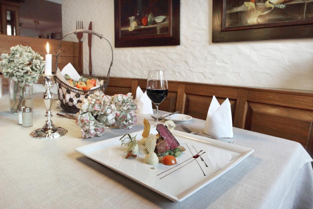 Hotel-Restaurant Roter Ochsen Lauchheim ภายนอก รูปภาพ