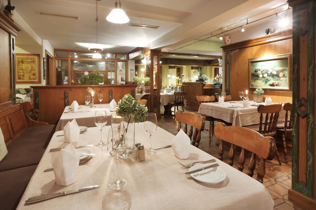 Hotel-Restaurant Roter Ochsen Lauchheim ภายนอก รูปภาพ