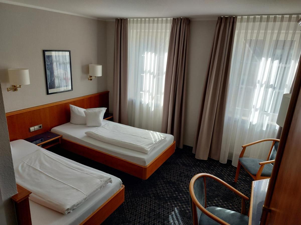 Hotel-Restaurant Roter Ochsen Lauchheim ภายนอก รูปภาพ