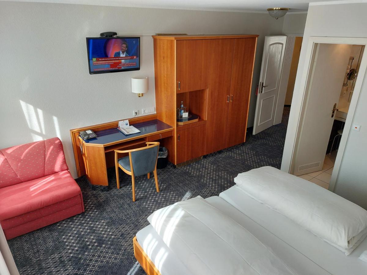 Hotel-Restaurant Roter Ochsen Lauchheim ภายนอก รูปภาพ