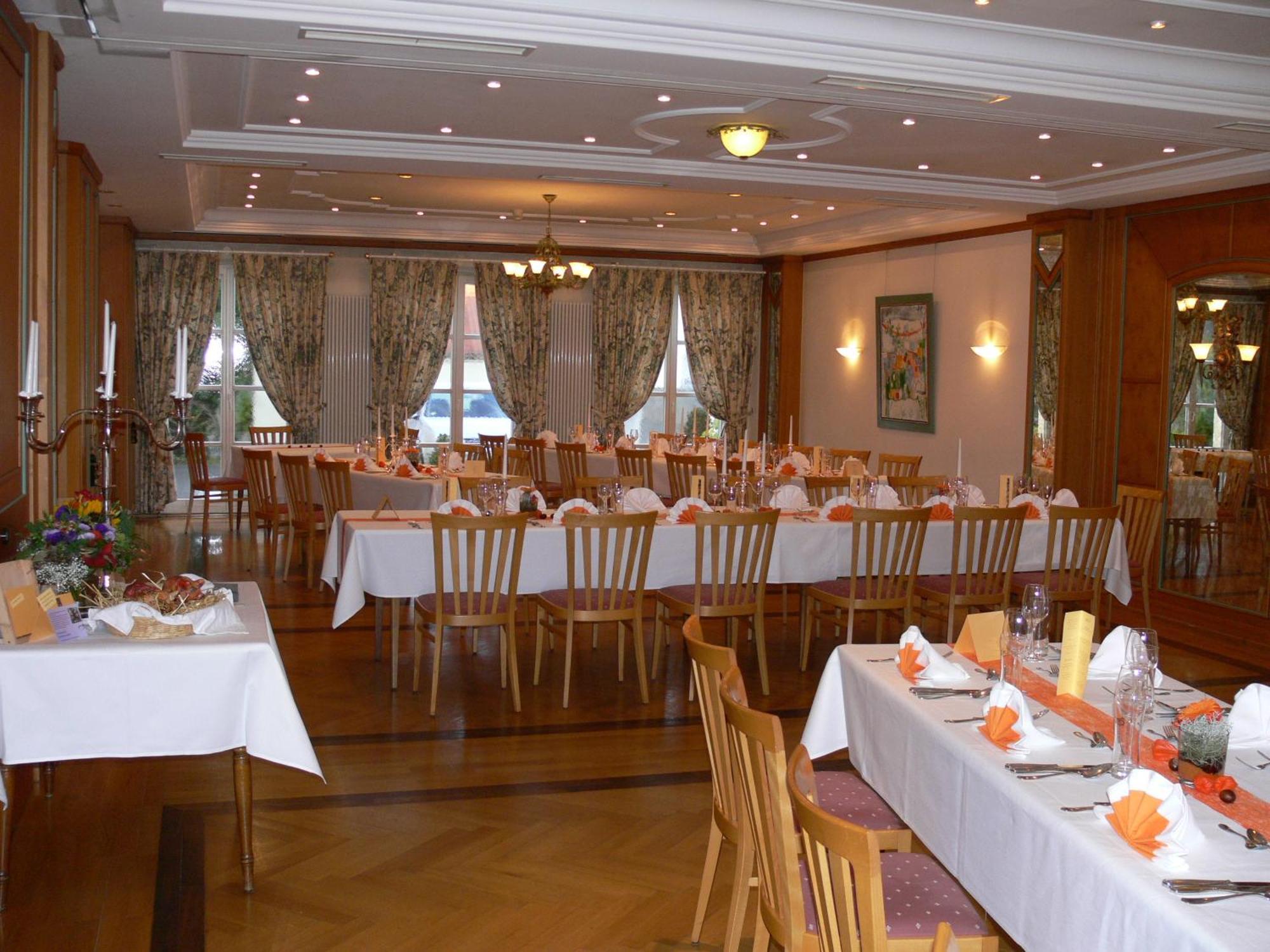 Hotel-Restaurant Roter Ochsen Lauchheim ภายนอก รูปภาพ