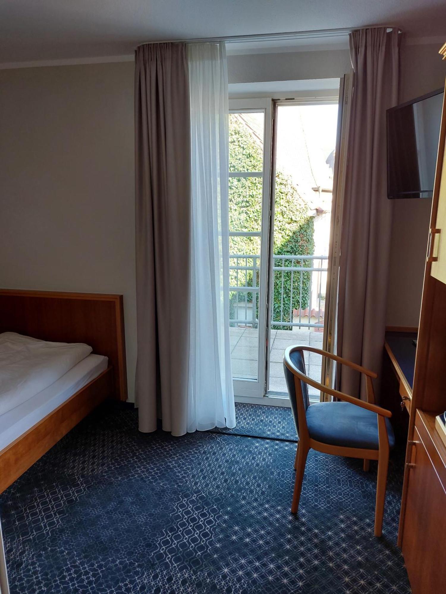 Hotel-Restaurant Roter Ochsen Lauchheim ภายนอก รูปภาพ