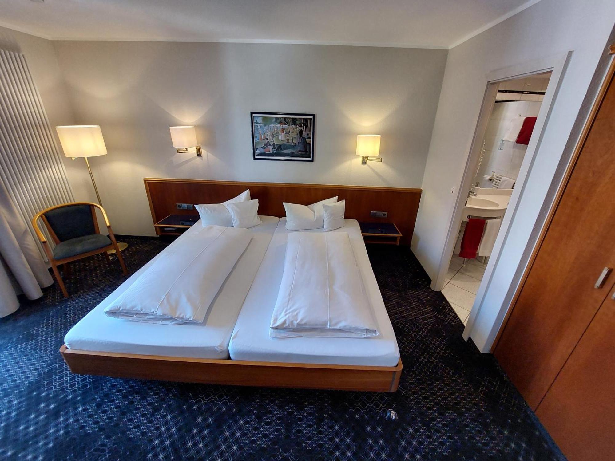 Hotel-Restaurant Roter Ochsen Lauchheim ภายนอก รูปภาพ