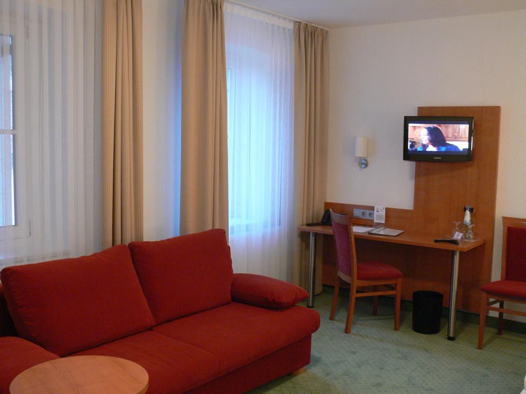 Hotel-Restaurant Roter Ochsen Lauchheim ภายนอก รูปภาพ
