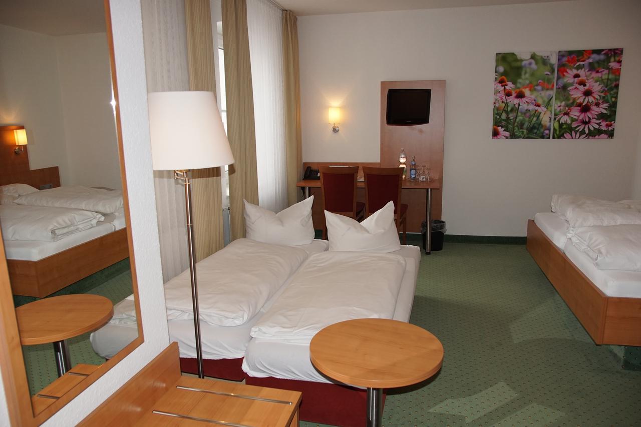 Hotel-Restaurant Roter Ochsen Lauchheim ภายนอก รูปภาพ