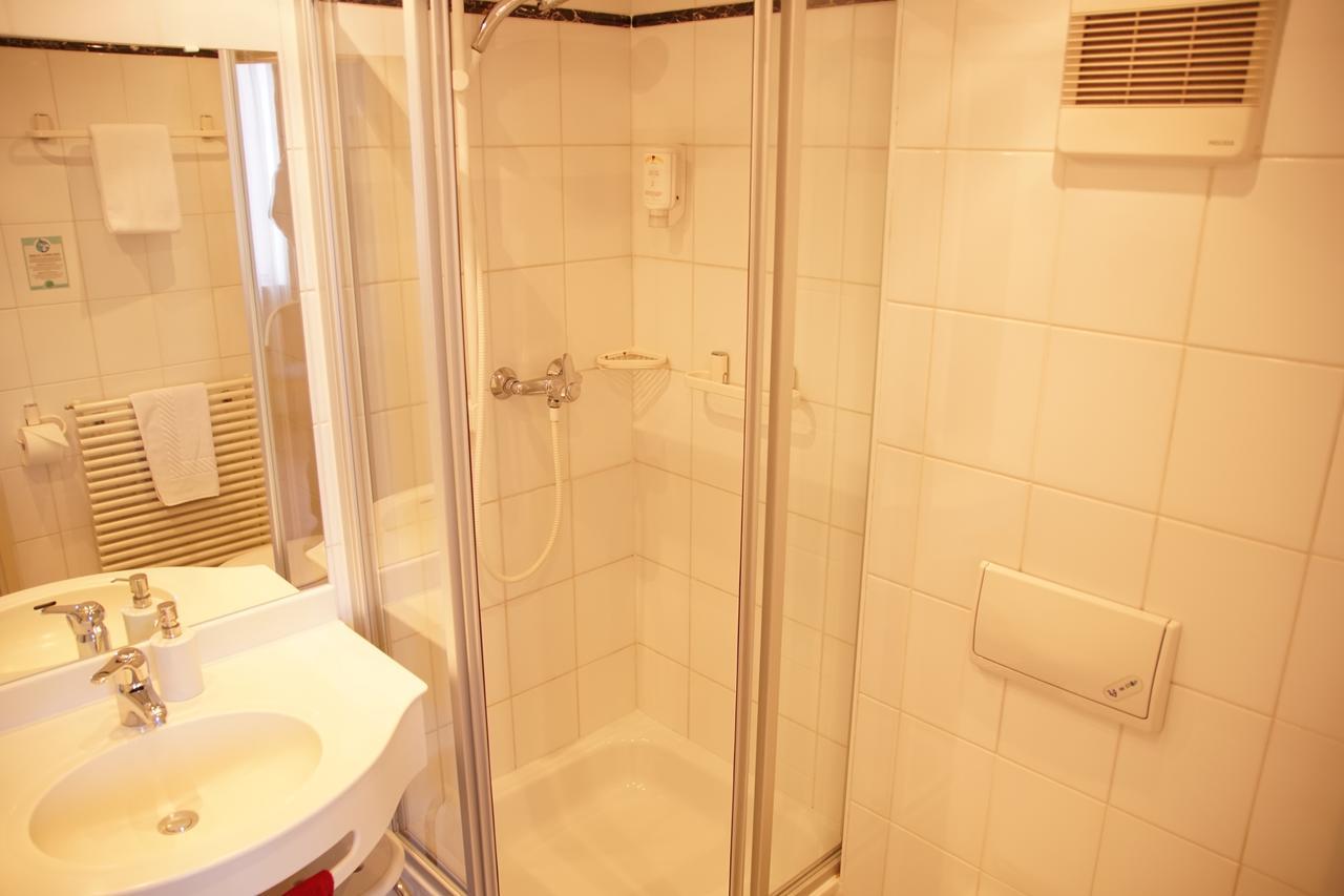 Hotel-Restaurant Roter Ochsen Lauchheim ภายนอก รูปภาพ