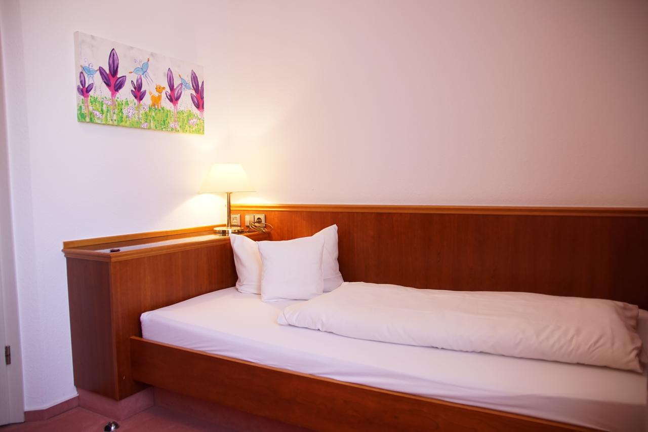 Hotel-Restaurant Roter Ochsen Lauchheim ภายนอก รูปภาพ